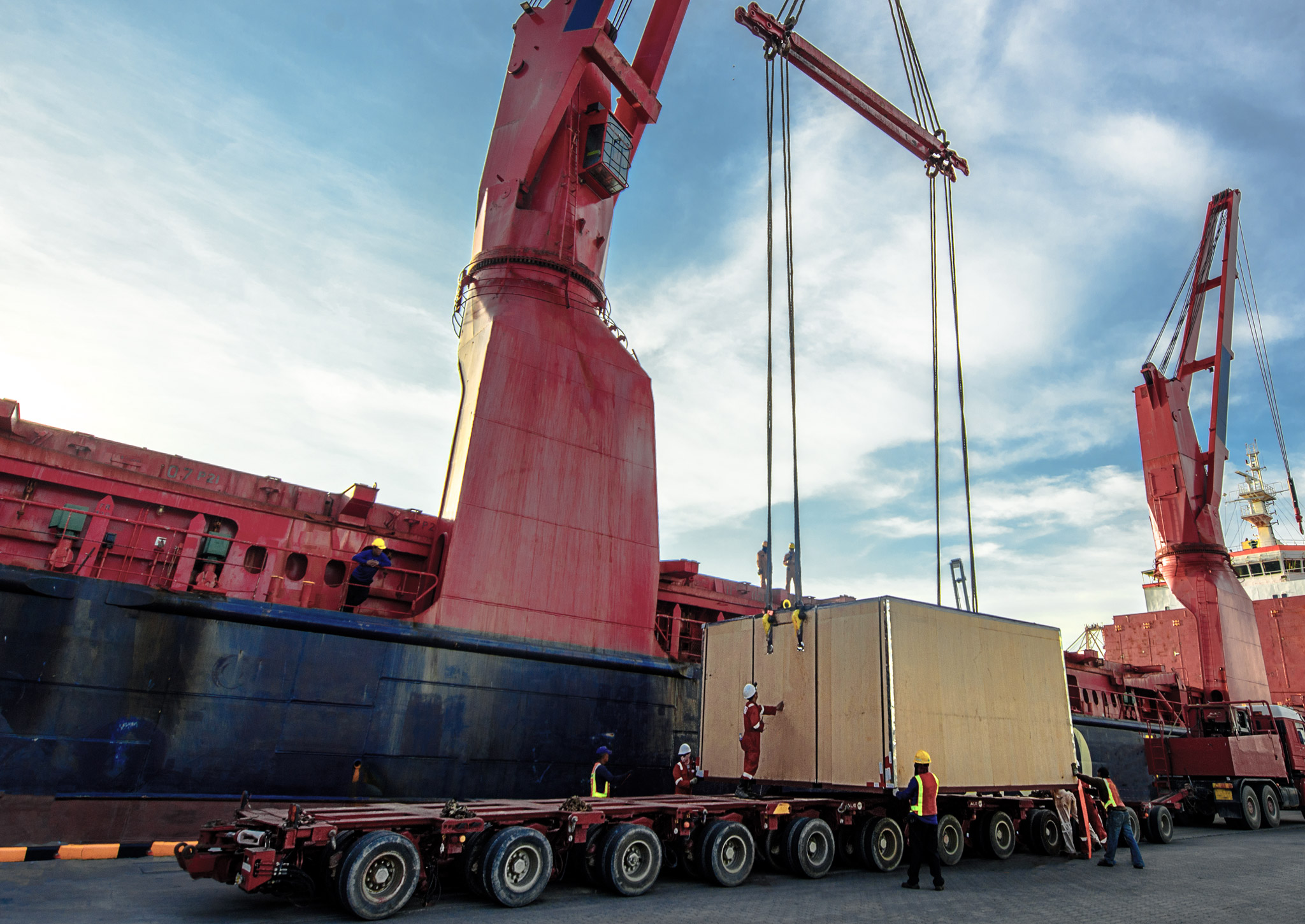 slider_schwerlasttransport.jpg (1)